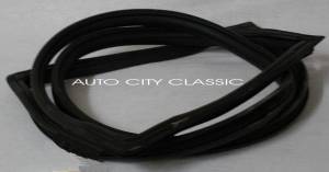 Auto City Classic - 1957-1960 Ford Cab Standard Back Glass Gasket- Small B1015TG