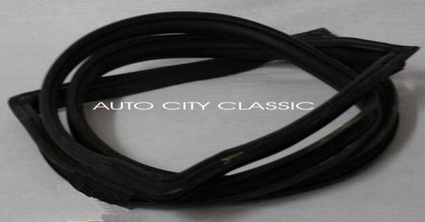 Auto City Classic - 1957-1960 Ford Cab Standard Back Glass Gasket- Small B1015TG